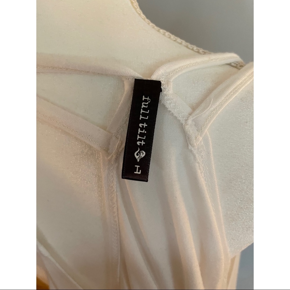 White crop top - Picture 4 of 4